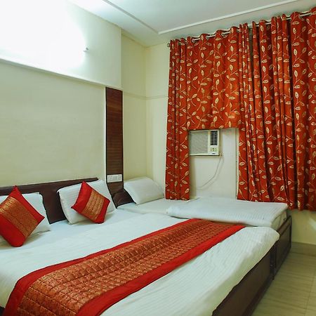 Hotel Raghunath Джаму Екстериор снимка
