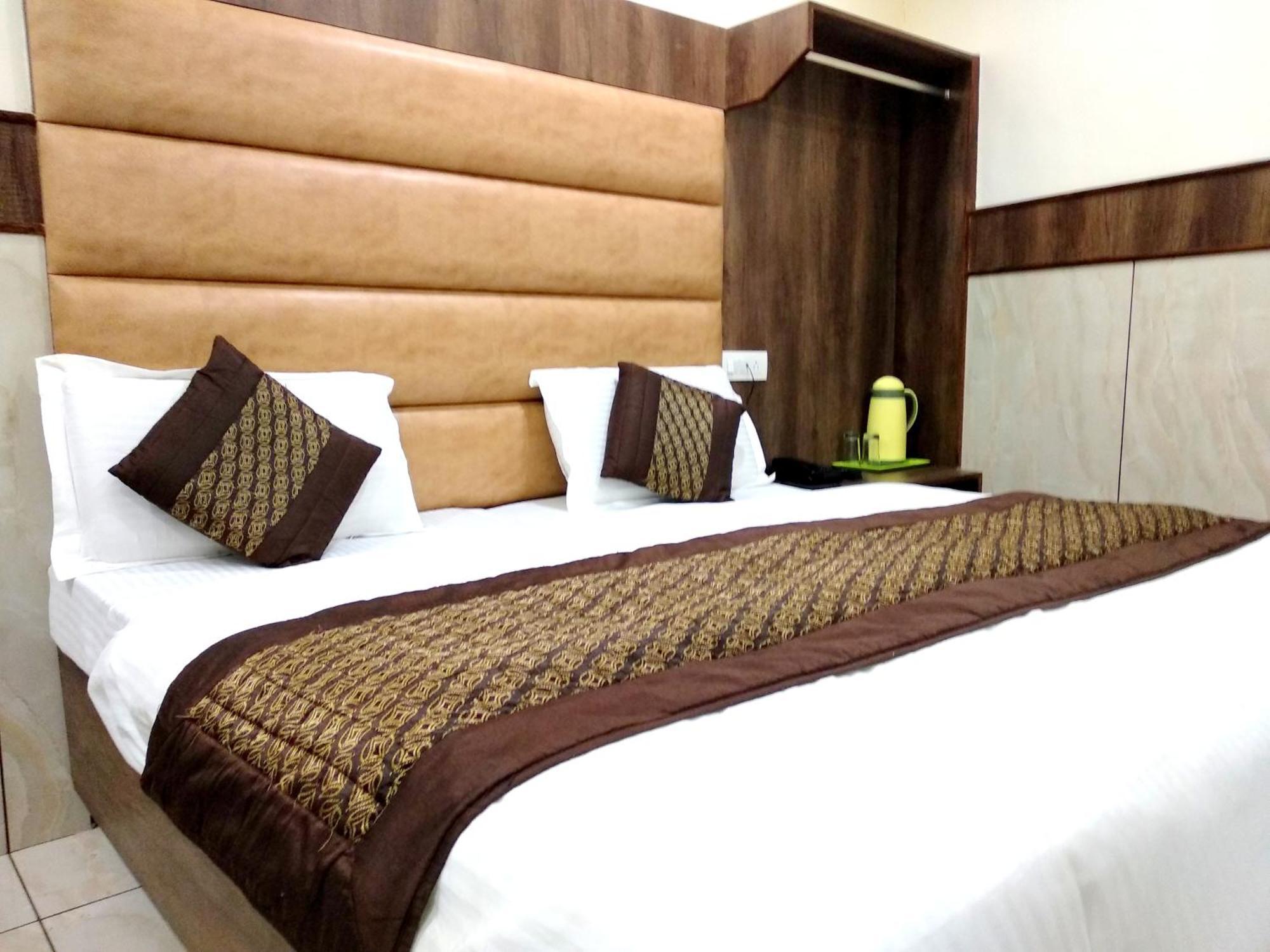 Hotel Raghunath Джаму Екстериор снимка