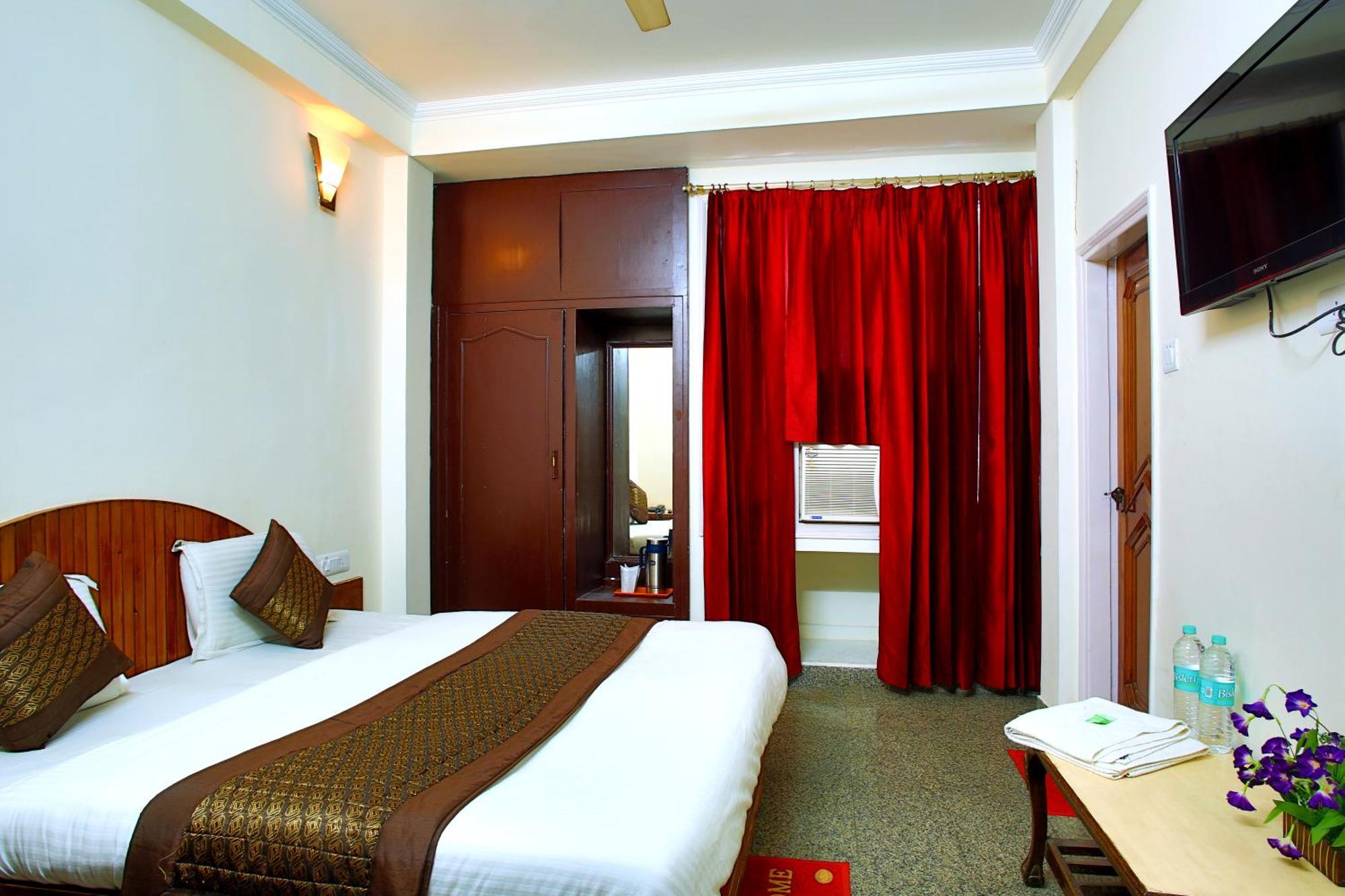 Hotel Raghunath Джаму Екстериор снимка