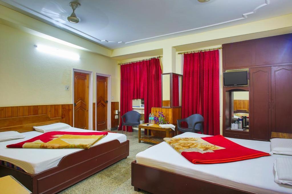 Hotel Raghunath Джаму Екстериор снимка