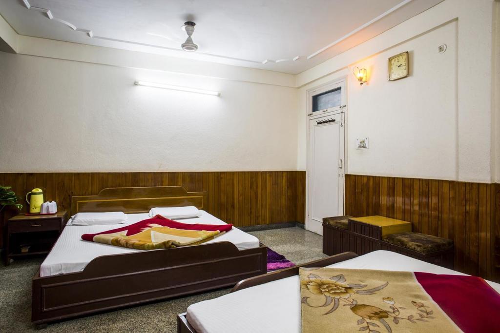 Hotel Raghunath Джаму Екстериор снимка