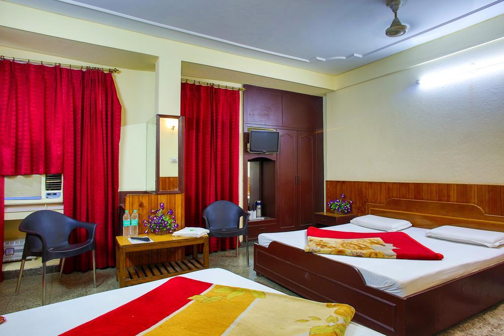 Hotel Raghunath Джаму Екстериор снимка